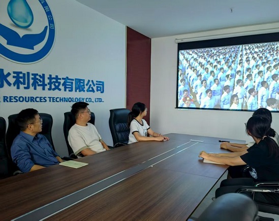 河南省国农水利科技有限公司组织员工观看阅兵仪式